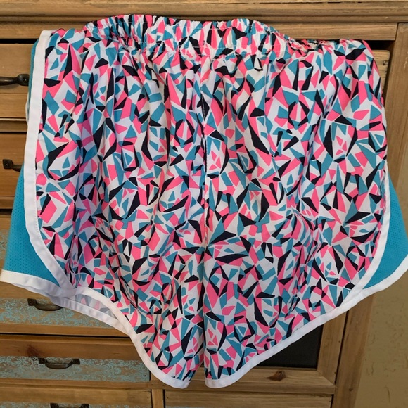Girl’s Nike Shorts - Picture 3 of 6